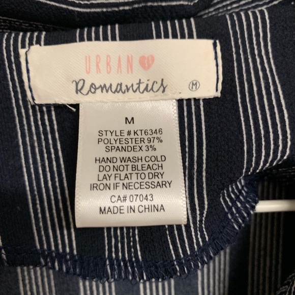 Cute collared crop top (if you’re 5 10’) - Picture 2 of 2